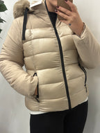 Piumino corto trapuntato con cappuccio – Beige champagne