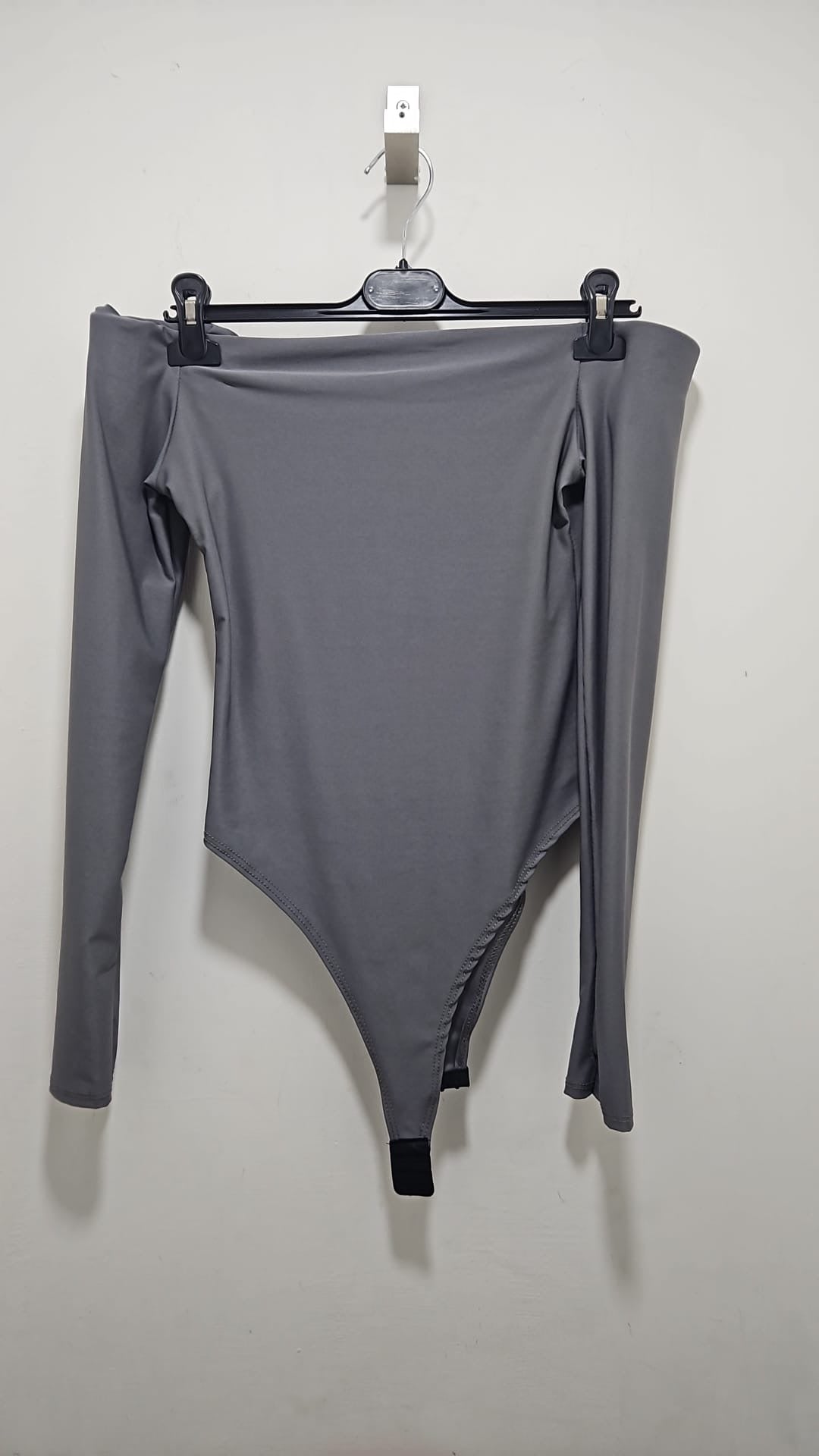 Body con spalla imbottita