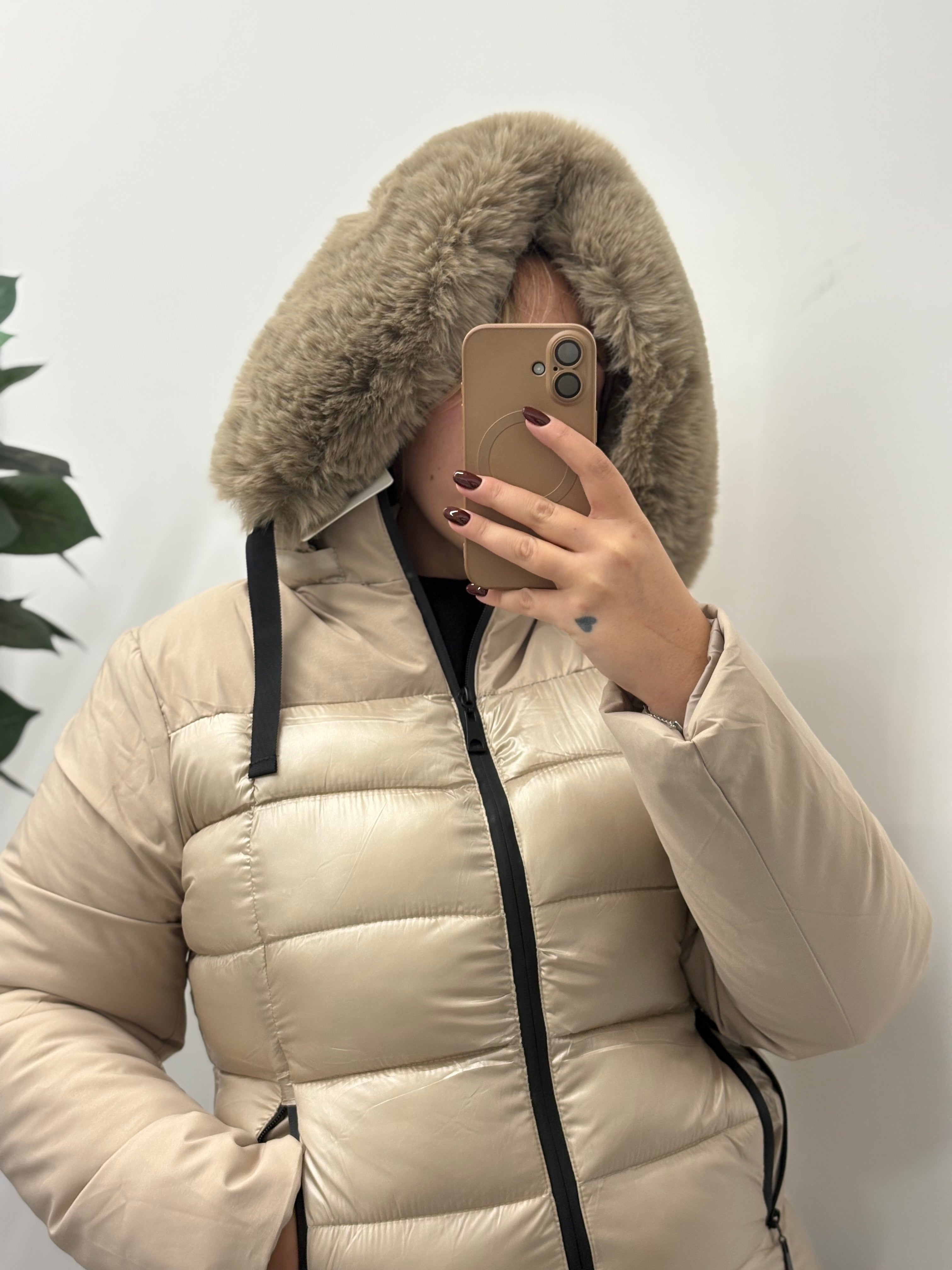 Piumino corto trapuntato con cappuccio – Beige champagne