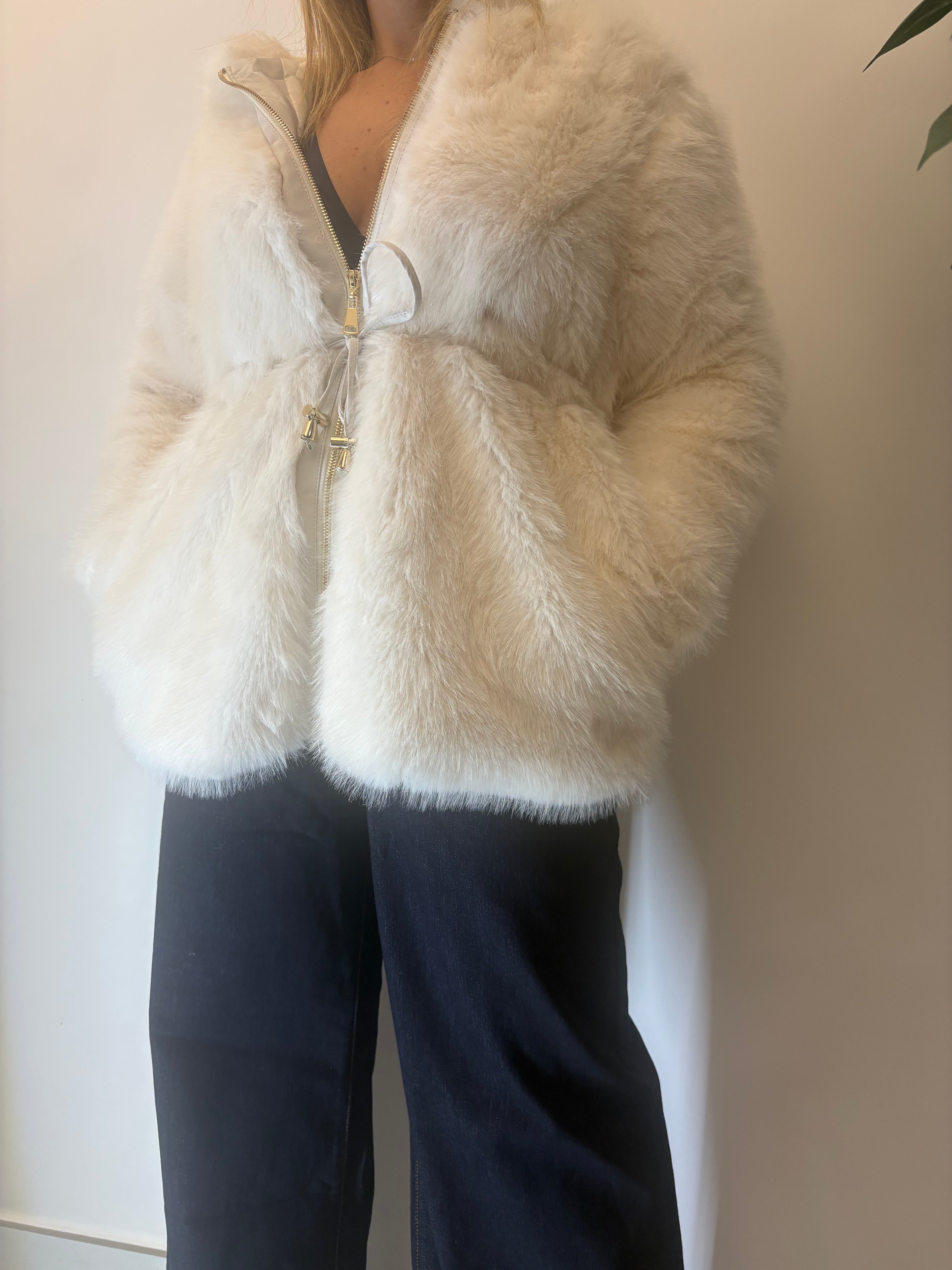 Ecopelliccia con cappuccio