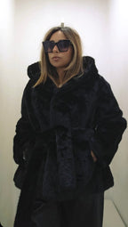 Ecopelliccia con cappuccio