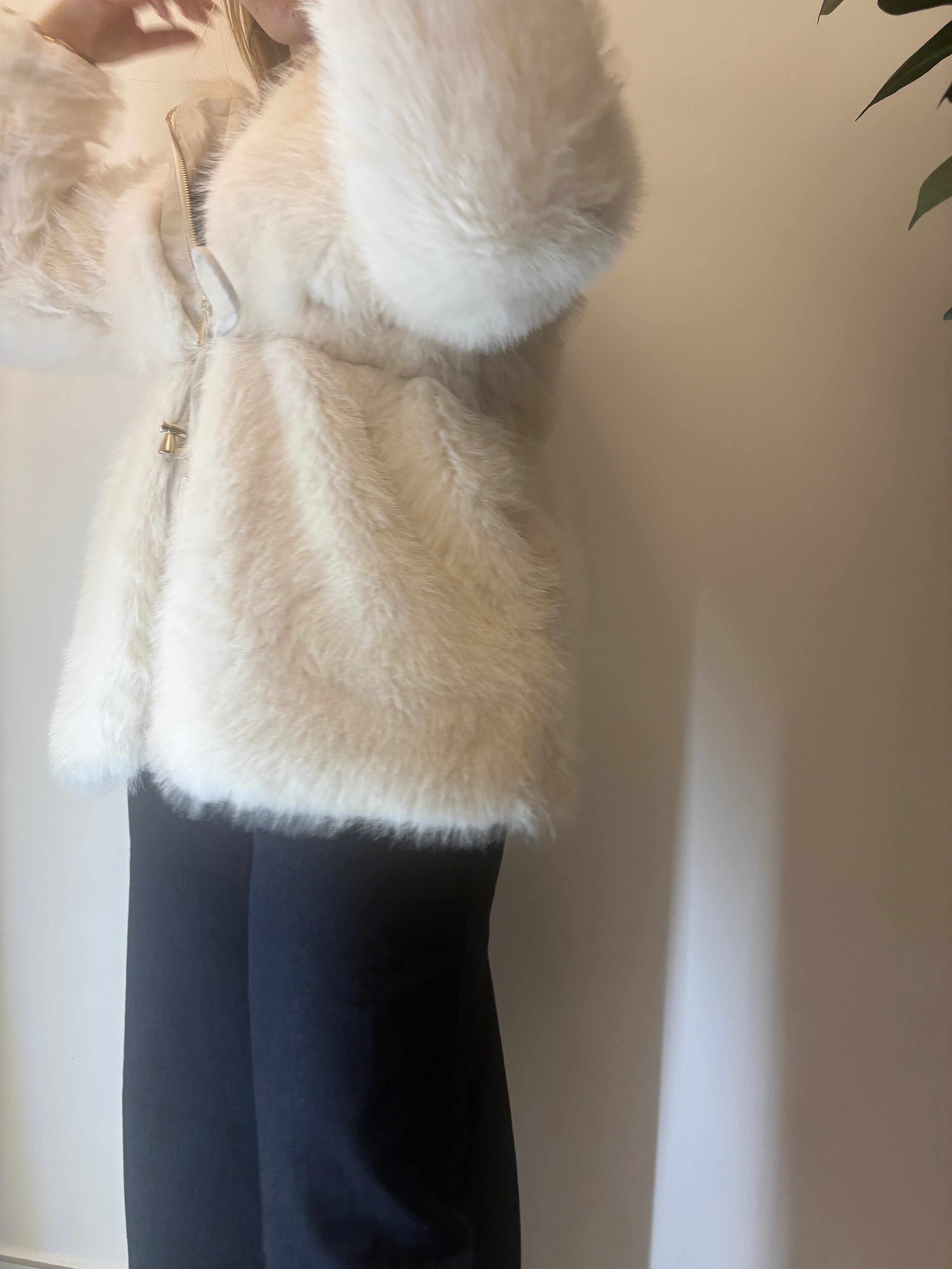 Ecopelliccia con cappuccio