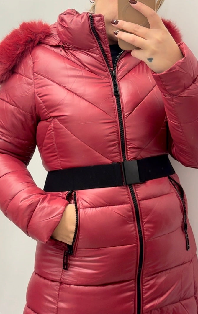 Piumino lungo trapuntato con cintura – Rosso borgogna