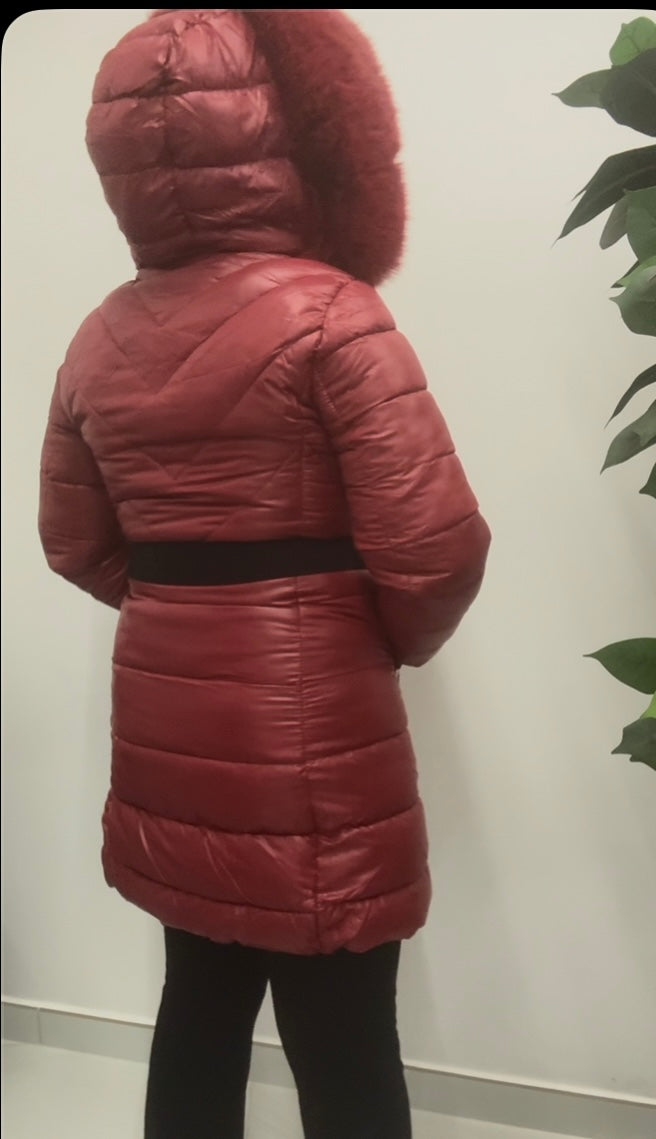 Piumino lungo trapuntato con cintura – Rosso borgogna