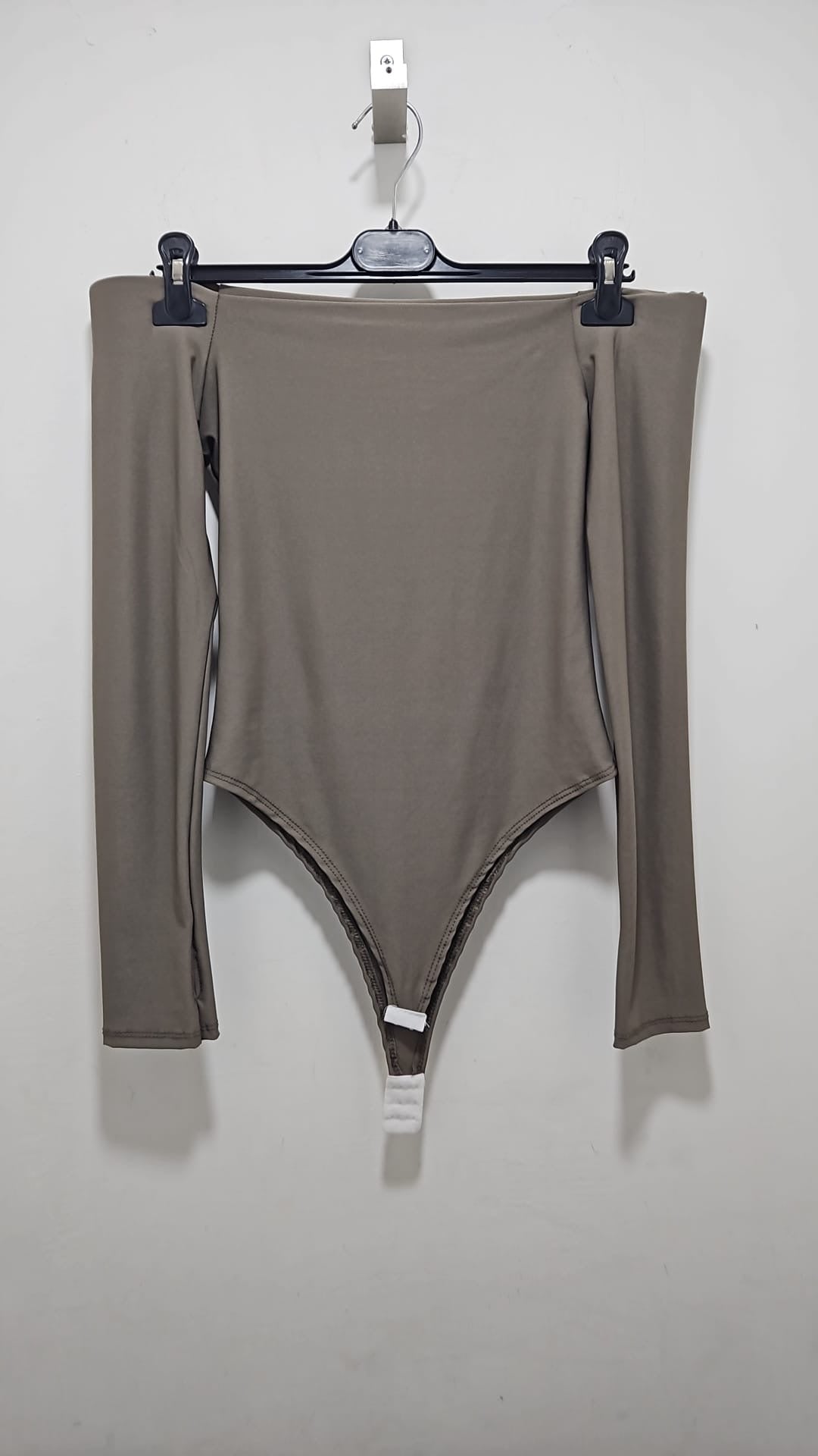 Body con spalla imbottita