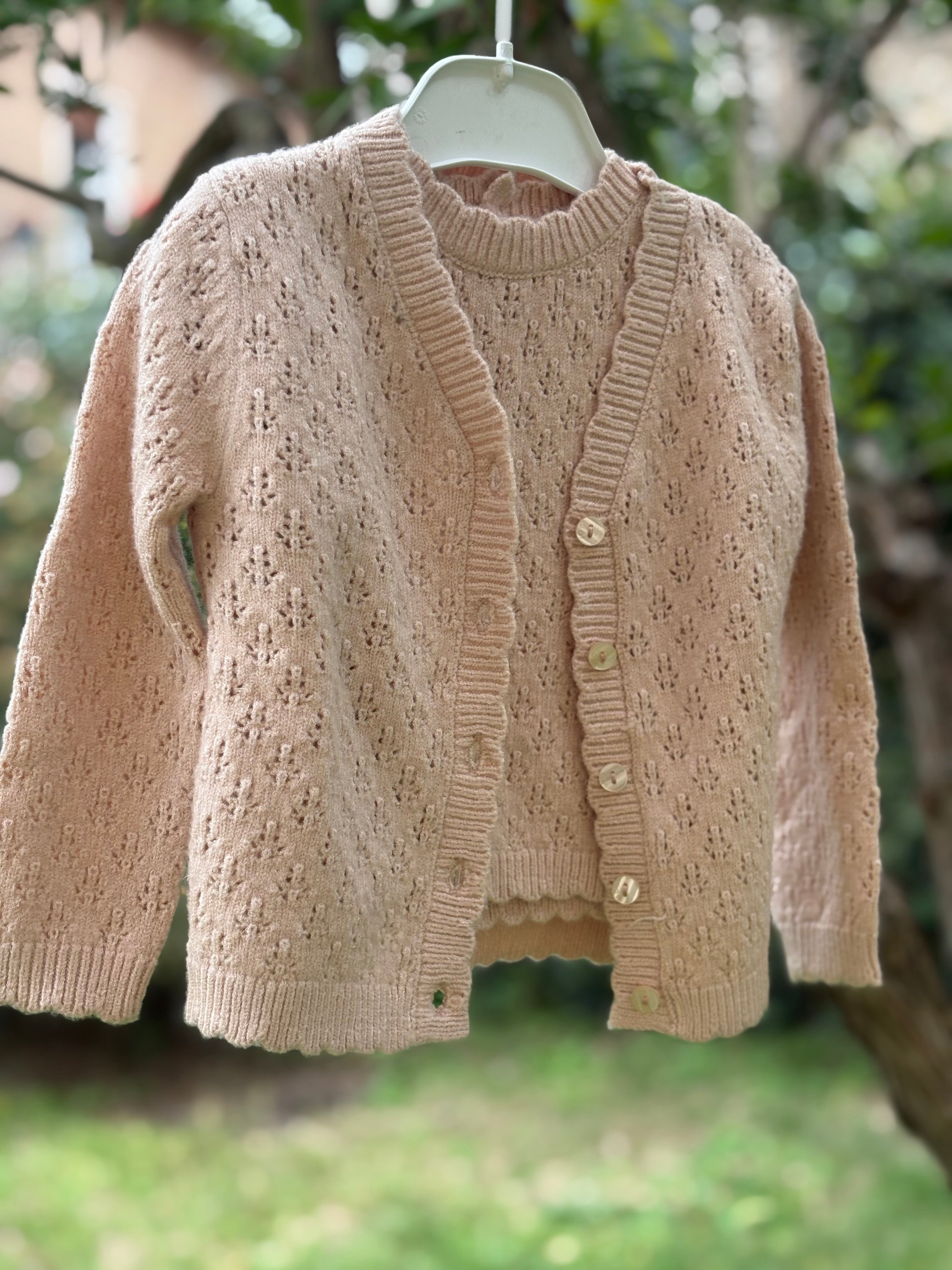 Completo maglia traforata bimba – due pezzi (manica corta + cardigan)