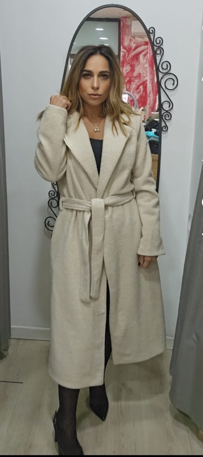 Cappotto con cintura in vita