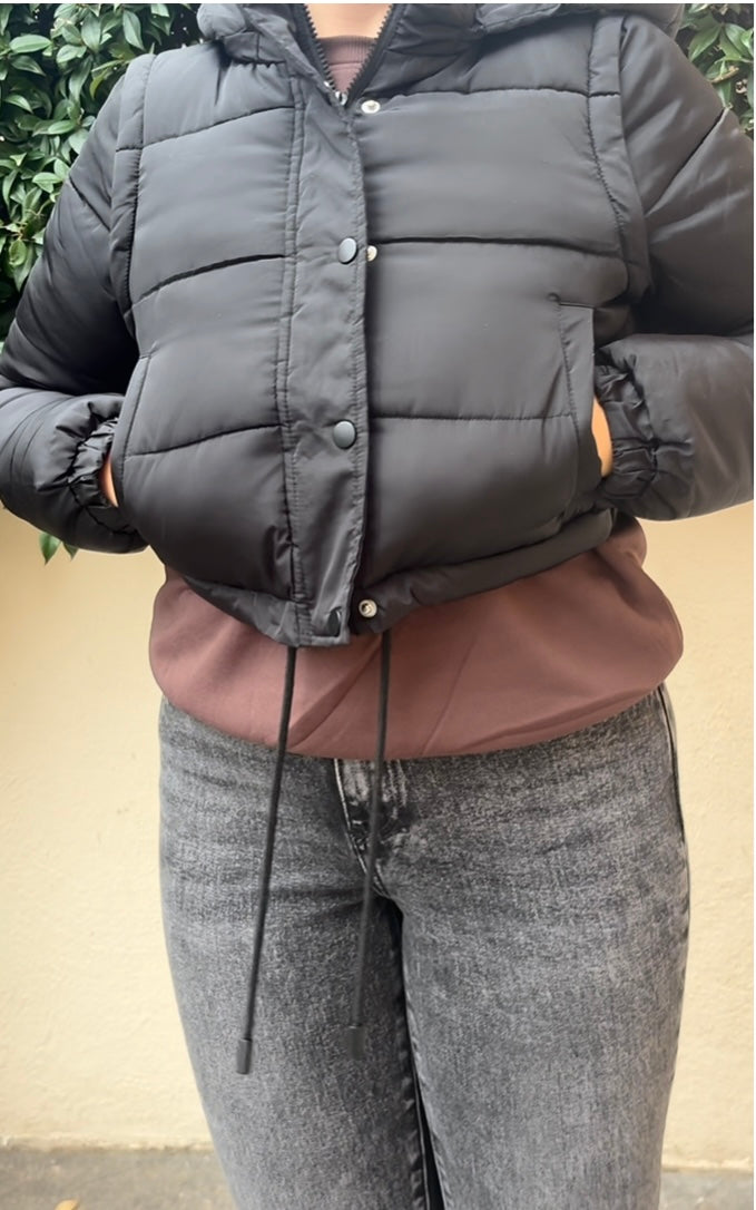 Giubbino crop con cappuccio