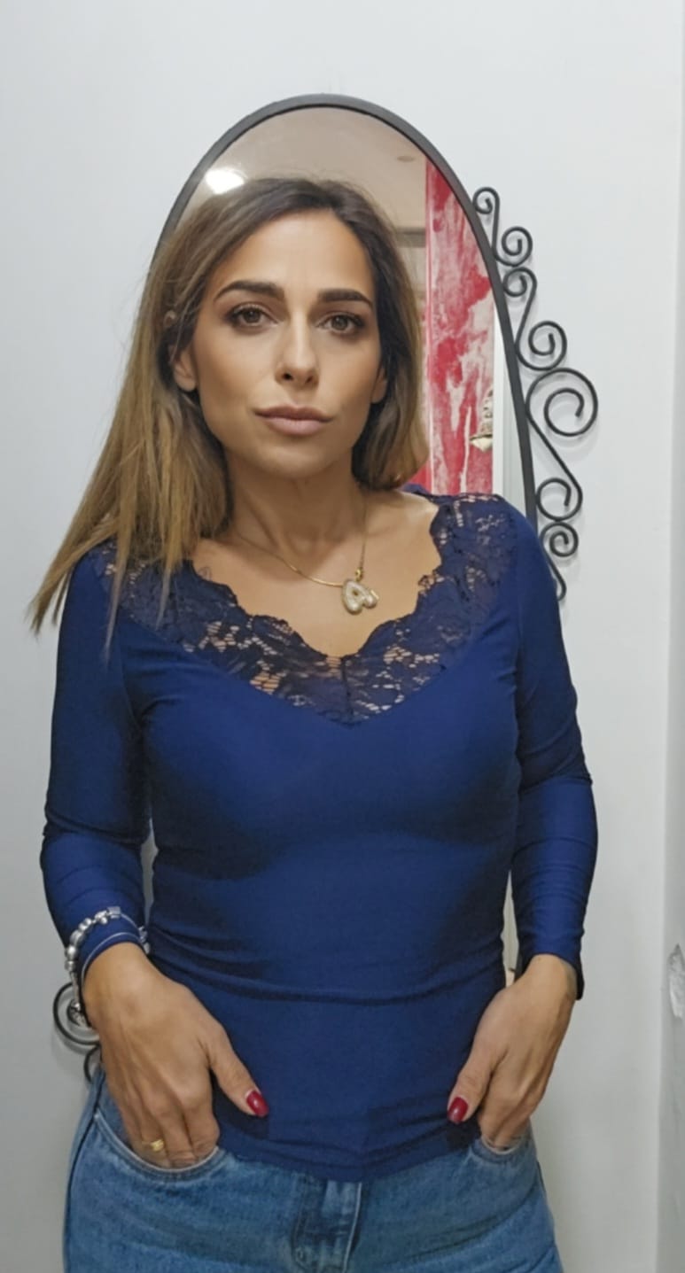 Tshirt con scollo a v e pizzo