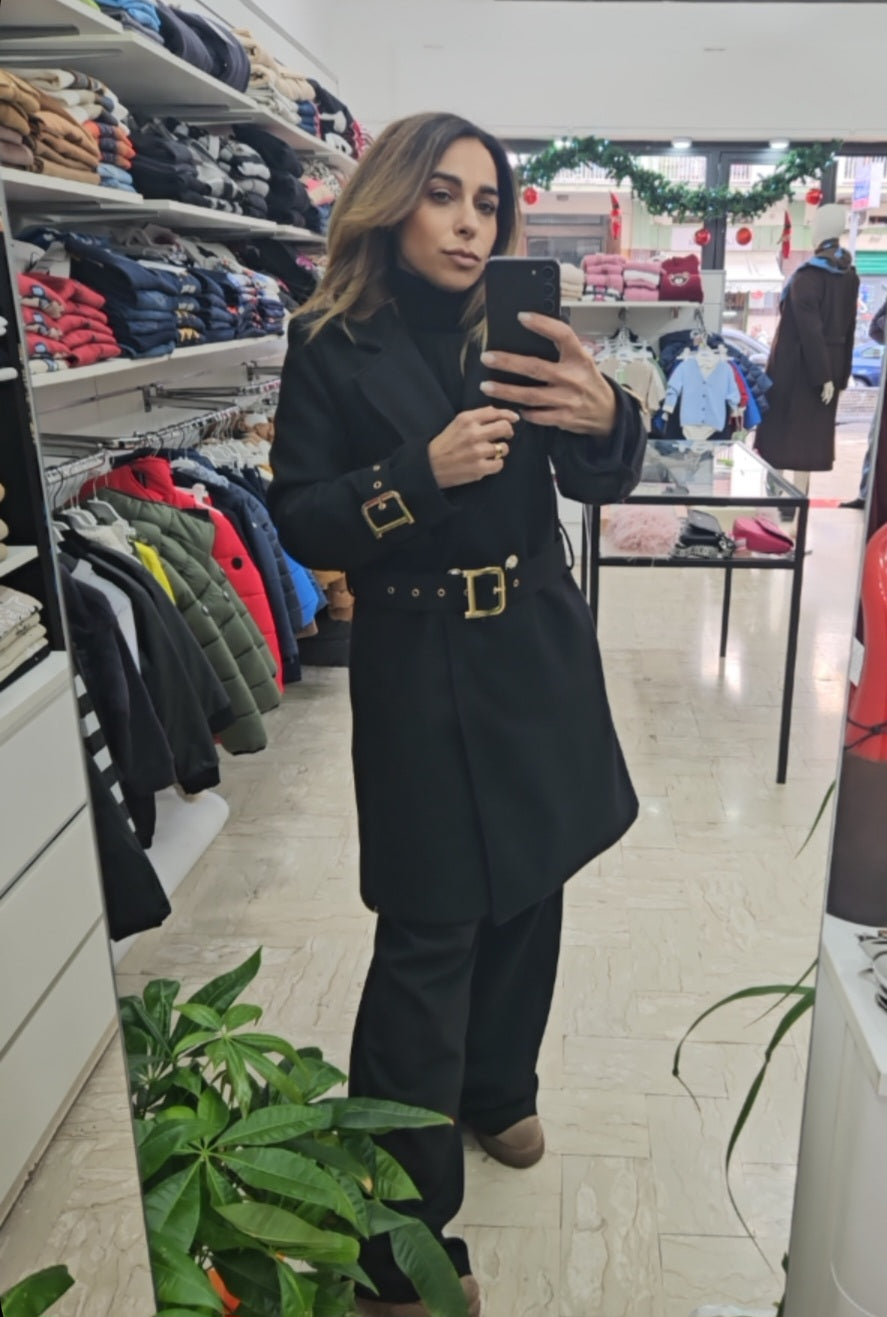 Cappotto con cintura in oro