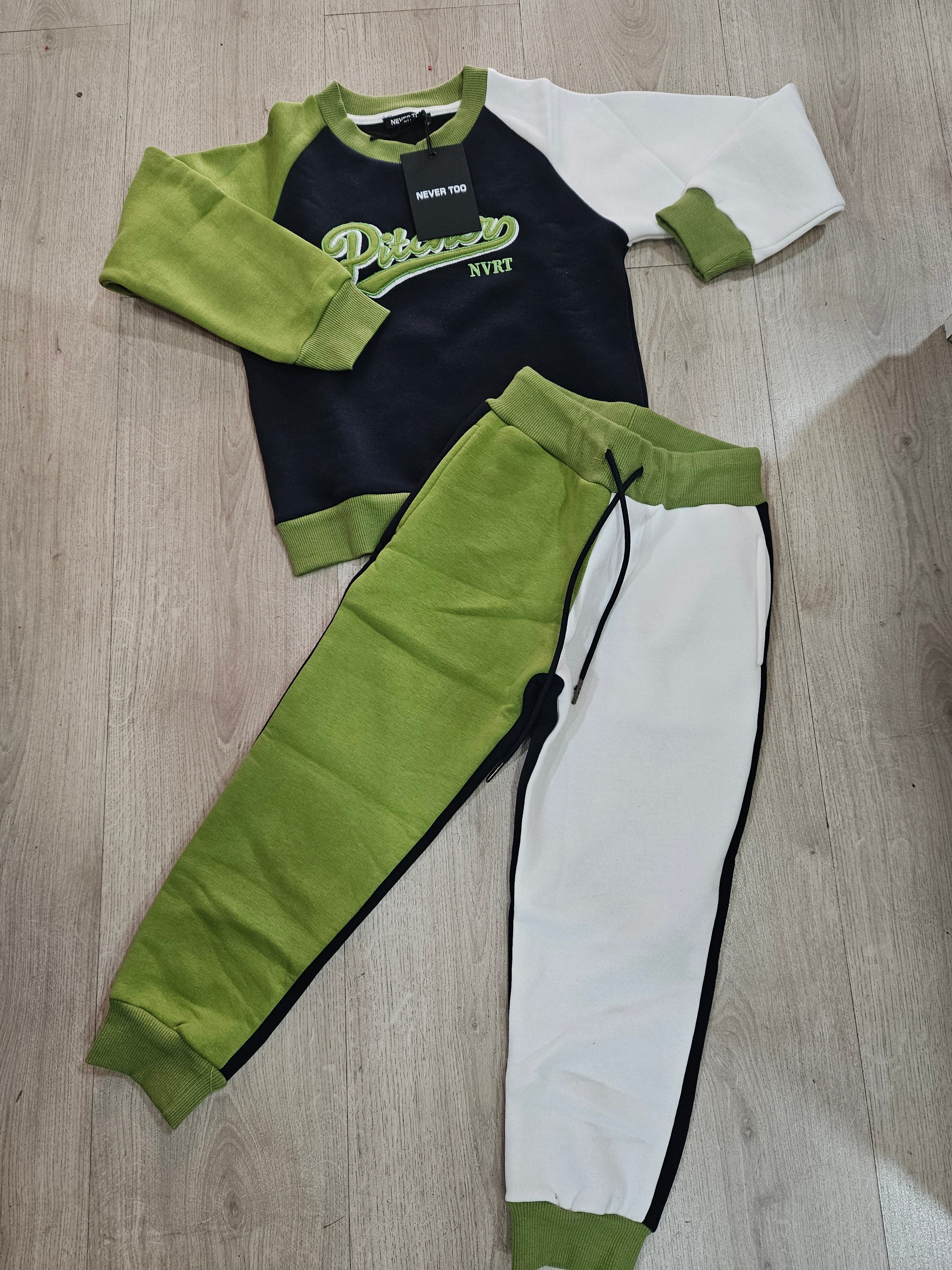 Tuta felpata nevertoo