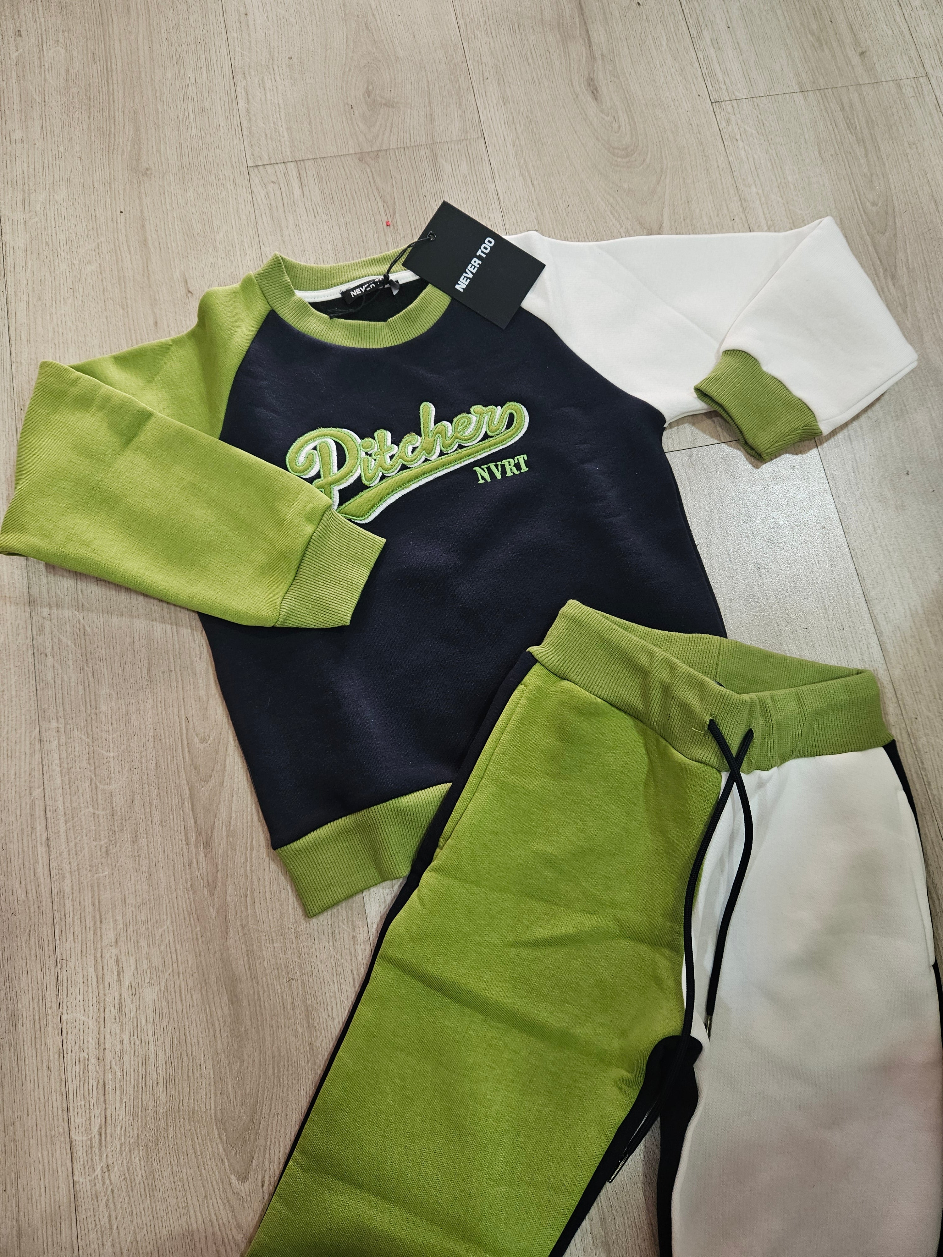 Tuta felpata nevertoo